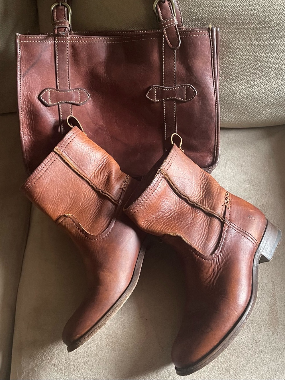 Frye Cara short size 7 and Frye tote bag duo.